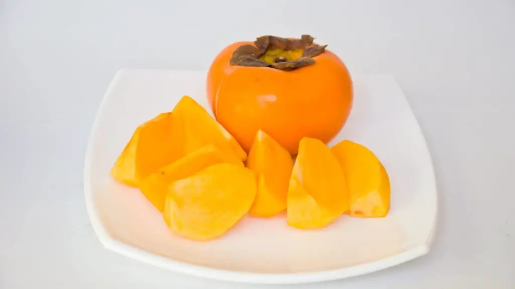 How to feed your dog persimmons